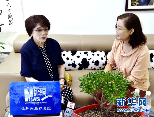電波永不消逝，隨著時代發(fā)展傳播可能會有多種形式，年輕播音員要不忘初心，在如今優(yōu)越條件下更應(yīng)砥礪自己。