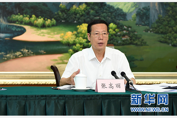 9月16日至18日，中共中央政治局常委、國(guó)務(wù)院副總理張高麗在廣西調(diào)研。這是9月17日，張高麗在南寧主持召開(kāi)“十三五”規(guī)劃編制工作座談會(huì)。 新華社記者張鐸攝 