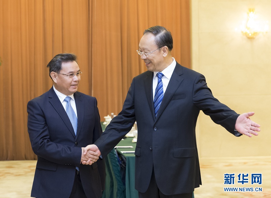 10月12日，中共中央書記處書記、全國(guó)政協(xié)副主席杜青林在北京會(huì)見(jiàn)來(lái)華訪問(wèn)并出席“2016中國(guó)共產(chǎn)黨與世界對(duì)話會(huì)”的老撾人革黨中央政治局委員、建國(guó)陣線中央主席賽頌蓬·豐威漢率領(lǐng)的老撾人革黨代表團(tuán)。　新華社記者丁海濤攝