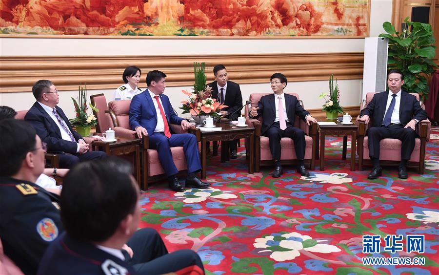 5月8日，中共中央政治局委員、中央政法委書記孟建柱在北京中南海會(huì)見蒙古國(guó)法律內(nèi)務(wù)部部長(zhǎng)賓巴朝格特。 新華社記者 張鐸 攝