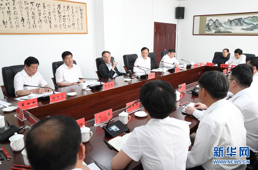 6月20日至22日，中共中央政治局常委、中央紀(jì)委書記王岐山在貴州省檢查紀(jì)檢監(jiān)察工作。這是6月21日，王岐山在修文縣委紀(jì)委座談會(huì)上講話。新華社記者 王曄 攝