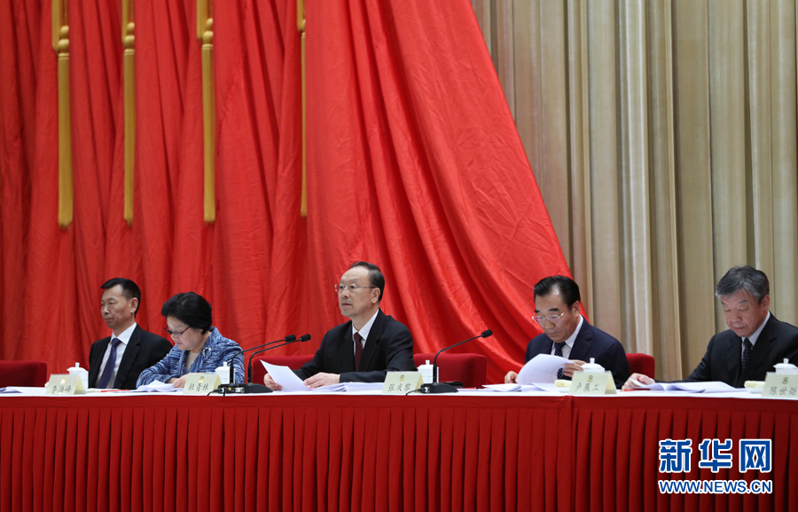 9月6日，政協(xié)第十二屆全國(guó)委員會(huì)優(yōu)秀提案和先進(jìn)承辦單位表彰會(huì)在北京召開(kāi)。中共中央書記處書記、全國(guó)政協(xié)副主席杜青林出席并講話，全國(guó)政協(xié)副主席兼秘書長(zhǎng)張慶黎主持會(huì)議。新華社記者 王曄 攝
