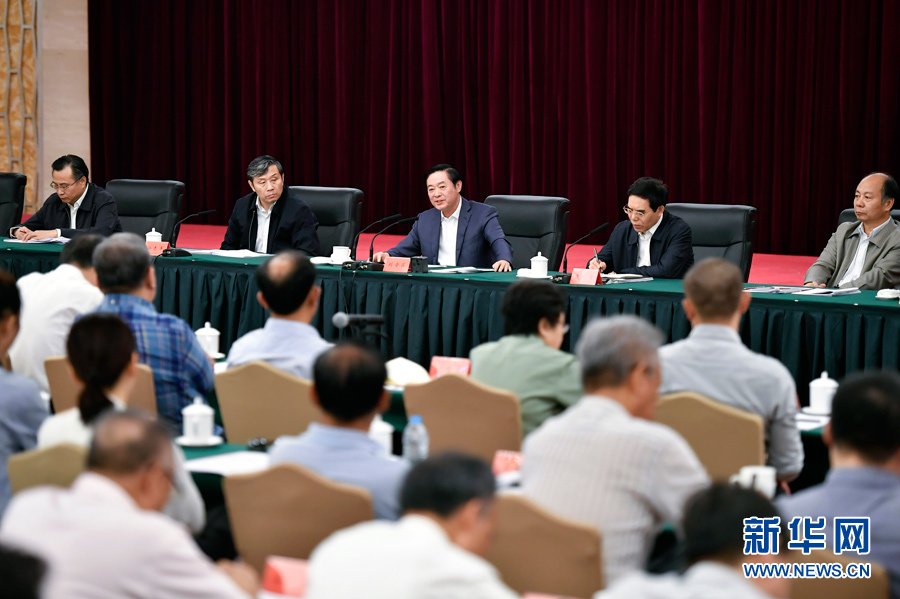 9月7日，中共中央政治局委員、中央書記處書記、中宣部部長劉奇葆在北京出席全國電視劇工作座談會并講話。 新華社記者 燕雁 攝

