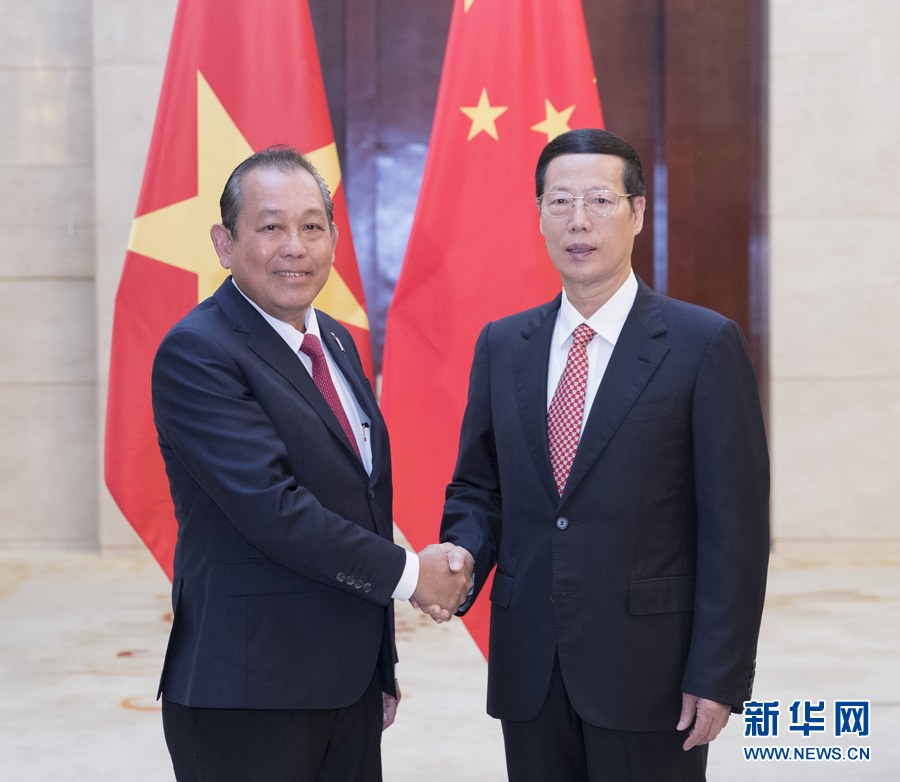  9月11日，中共中央政治局常委、國(guó)務(wù)院副總理張高麗在廣西南寧會(huì)見(jiàn)前來(lái)出席第十四屆中國(guó)－東盟博覽會(huì)和中國(guó)－東盟商務(wù)與投資峰會(huì)的越南常務(wù)副總理張和平。新華社記者王曄攝