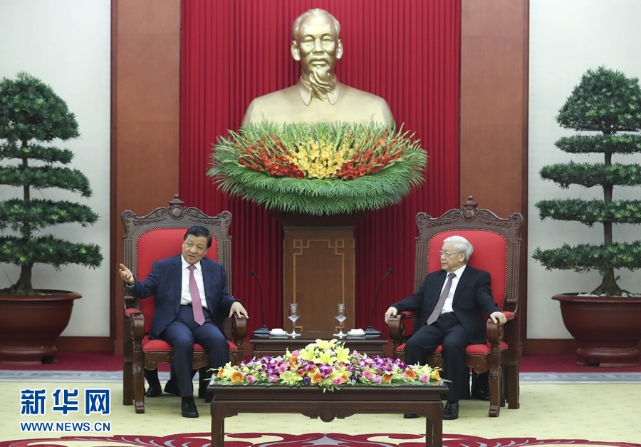 應越南共產(chǎn)黨邀請，中共中央政治局常委、中央書記處書記劉云山9月18日至19日對越南進行正式訪問。這是9月18日，劉云山在河內(nèi)會見越共中央總書記阮富仲。 新華社記者 龐興雷 攝