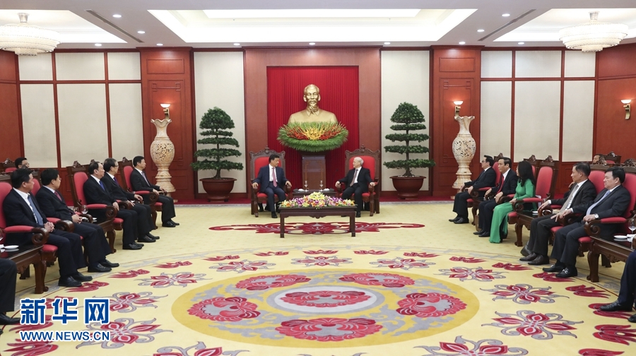 應越南共產(chǎn)黨邀請，中共中央政治局常委、中央書記處書記劉云山9月18日至19日對越南進行正式訪問。這是9月18日，劉云山在河內(nèi)會見越共中央總書記阮富仲。 新華社記者 龐興雷 攝