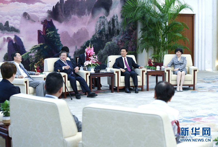 9月20日，國家副主席李源潮在北京會見由黨的最高顧問、前眾議長橫路孝弘率領(lǐng)的日本民進(jìn)黨政治家代表團(tuán)。 新華社記者 張領(lǐng) 攝 
