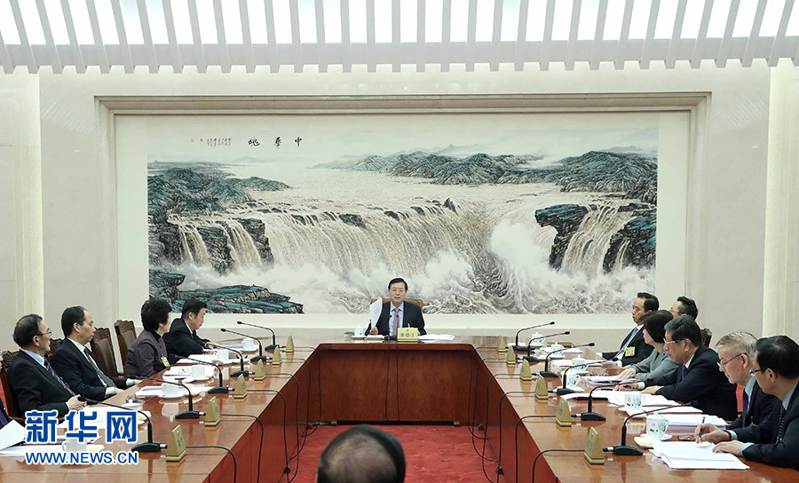 12月26日，十二屆全國人大常委會(huì)第一百零六次委員長會(huì)議在北京人民大會(huì)堂舉行。張德江委員長主持會(huì)議。 新華社記者 劉衛(wèi)兵 攝