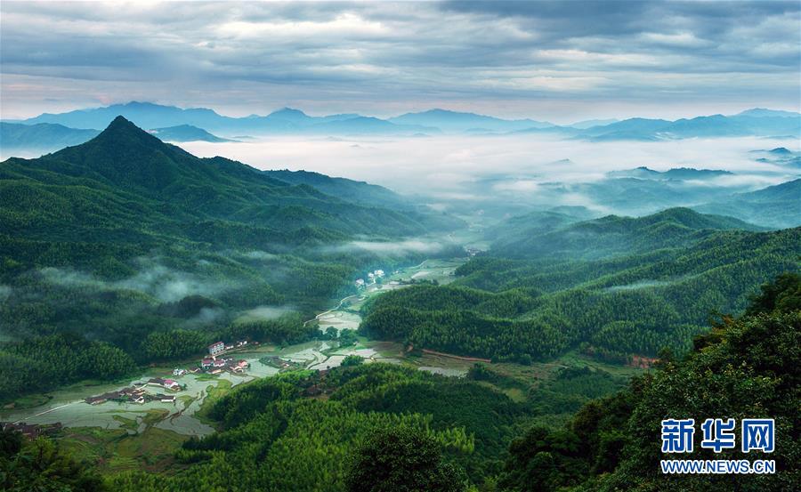 （兩會(huì)前夕看落實(shí)·圖文互動(dòng)）（4）奮力脫貧攻堅(jiān) 生態(tài)追“清”逐“綠”——江西落實(shí)習(xí)近平總書(shū)記全國(guó)兩會(huì)重要講話精神紀(jì)實(shí)