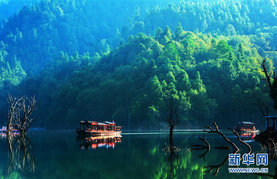 （兩會(huì)前夕看落實(shí)·圖文互動(dòng)）（6）奮力脫貧攻堅(jiān) 生態(tài)追“清”逐“綠”——江西落實(shí)習(xí)近平總書(shū)記全國(guó)兩會(huì)重要講話精神紀(jì)實(shí)