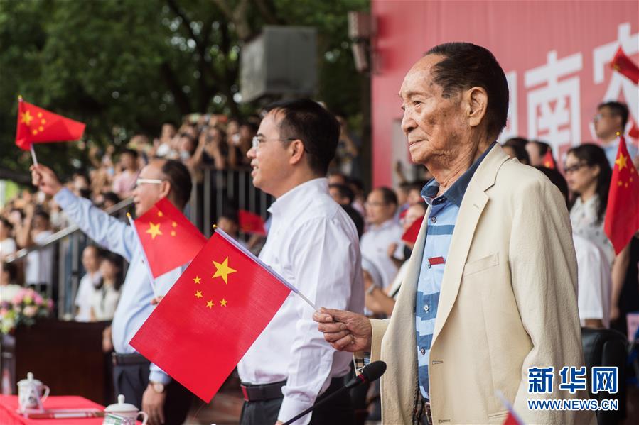 （壯麗70年·奮斗新時(shí)代——共和國(guó)榮光·圖文互動(dòng)）（3）袁隆平：把對(duì)祖國(guó)的熱忱結(jié)成飽滿的稻穗