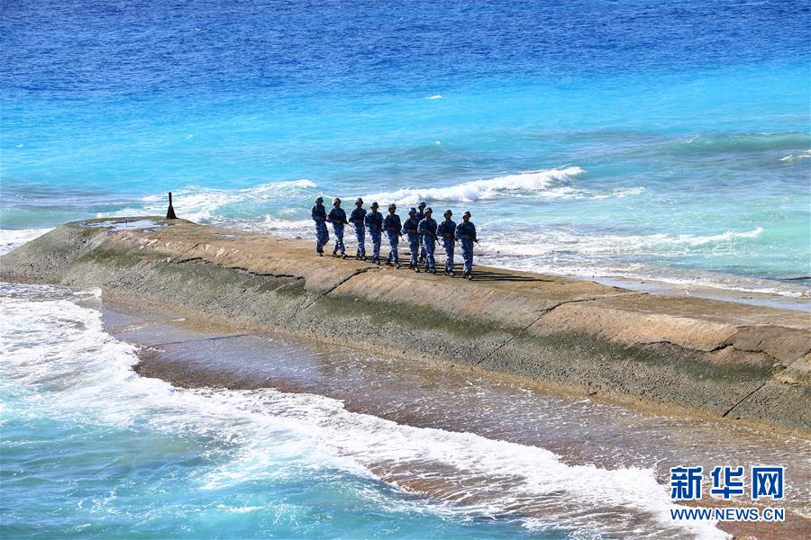 （新華全媒頭條·圖文互動）（10）沿著中國特色強軍之路闊步前進——黨中央、中央軍委領(lǐng)導(dǎo)推進國防和軍隊建設(shè)70年紀實