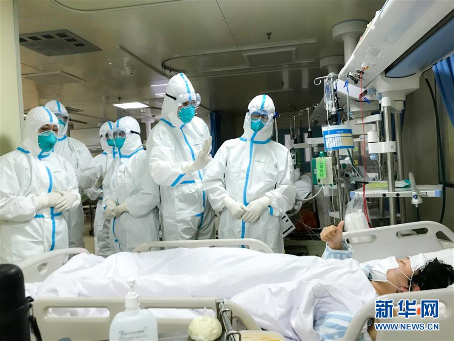 （新華全媒頭條·圖文互動）（3）新華社評論員：危難時刻，黨員干部要挺身而出——論堅決打贏疫情防控阻擊戰(zhàn)