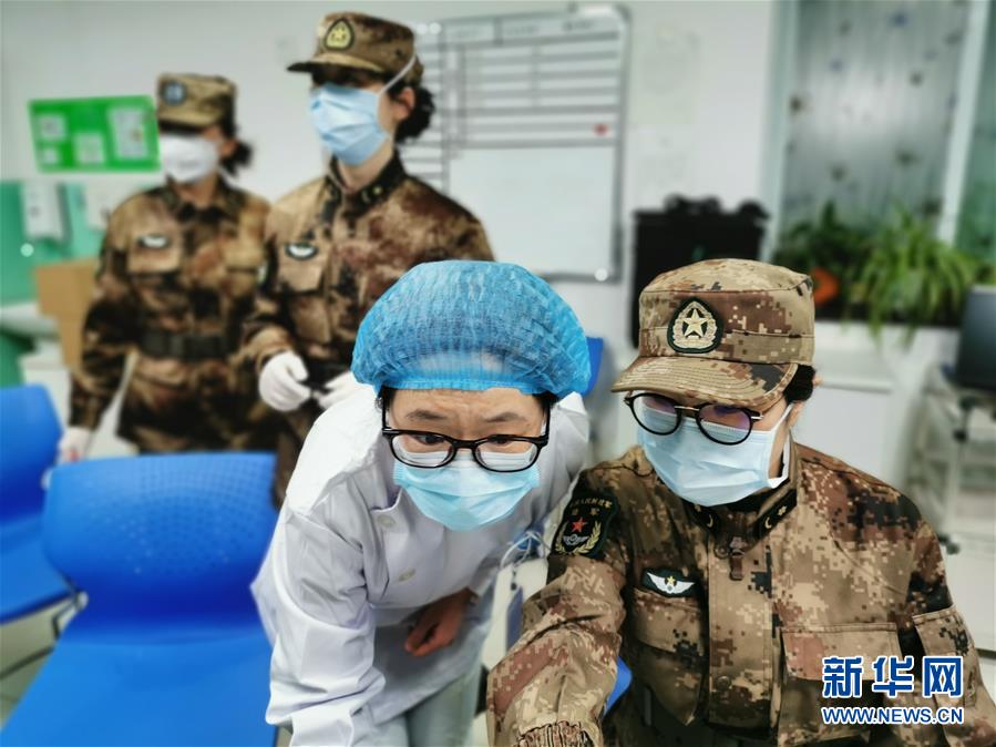 （新華全媒頭條·圖文互動）（7）新華社評論員：危難時刻，黨員干部要挺身而出——論堅決打贏疫情防控阻擊戰(zhàn)