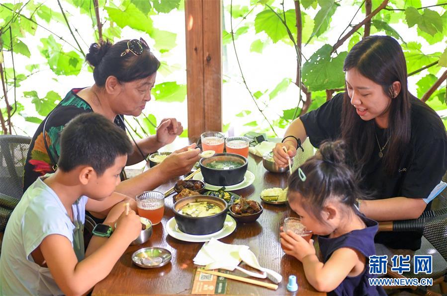 （在習(xí)近平新時代中國特色社會主義思想指引下——新時代新作為新篇章·習(xí)近平總書記關(guān)切事·圖文互動）（6）珍惜盤中餐，狠剎浪費(fèi)風(fēng)——各地積極行動堅(jiān)決制止餐飲浪費(fèi)