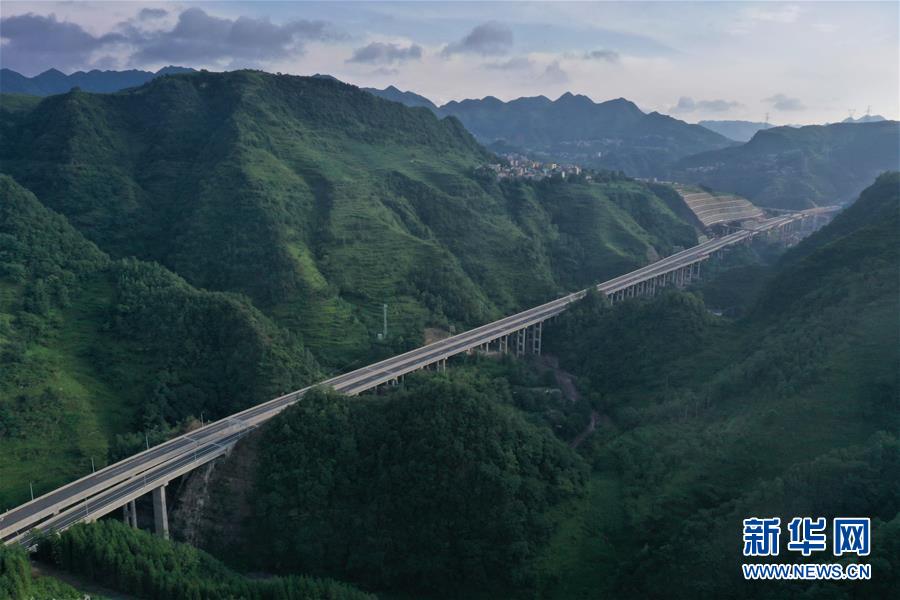 (圖文互動)(1)烏蒙山集中連片特困地區(qū)又添一條高速公路