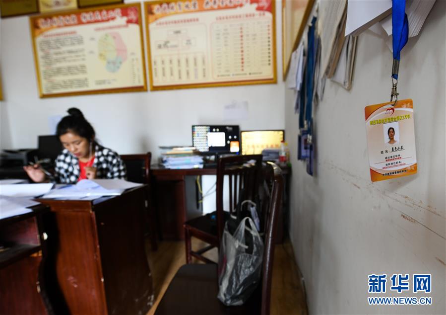 （熱點(diǎn)鮮報(bào)·圖文互動(dòng)）（4）為了大涼山的下一代，她奔赴在助學(xué)路上
