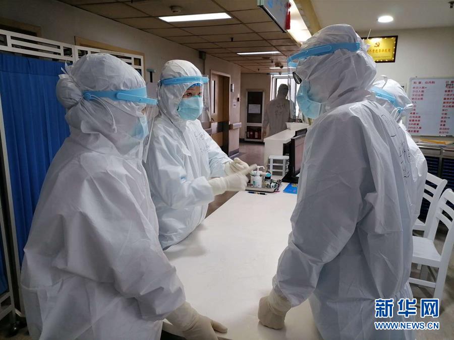 （抗疫一線醫(yī)務(wù)人員英雄群體·圖文互動）（3）“救治危重病人，我們拼盡全力”——記四川大學(xué)華西醫(yī)院援鄂重癥救治醫(yī)療隊
