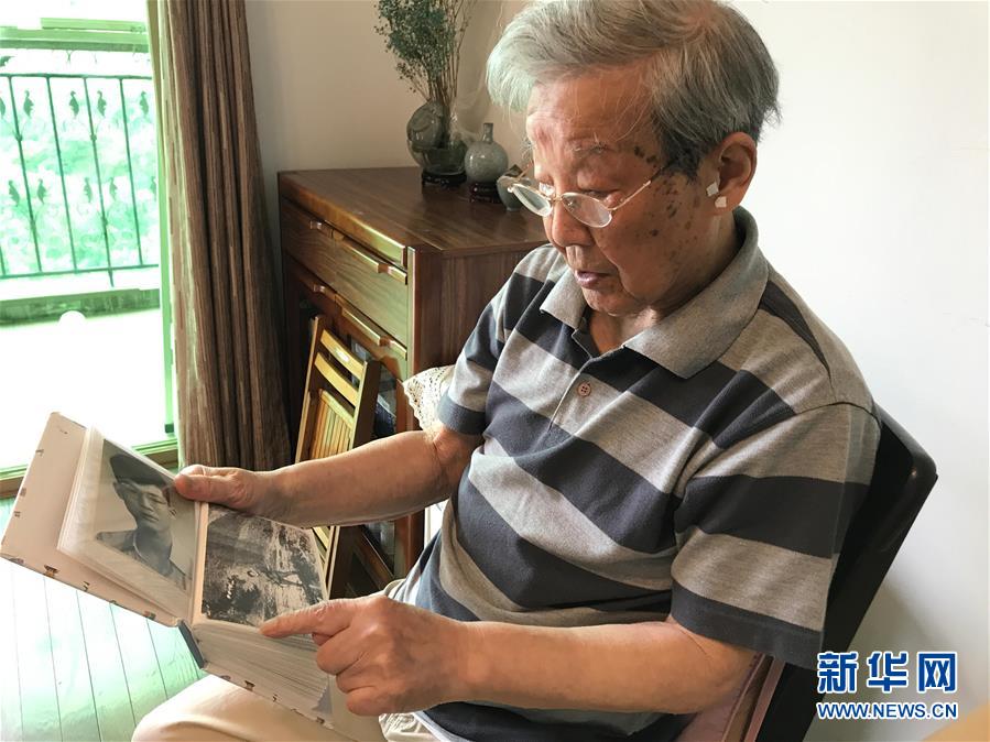 （紀(jì)念抗美援朝70周年·圖文互動(dòng)）戰(zhàn)地金達(dá)萊，花兒為誰(shuí)開(kāi)？——記志愿軍老戰(zhàn)士文工隊(duì)員任紅舉
