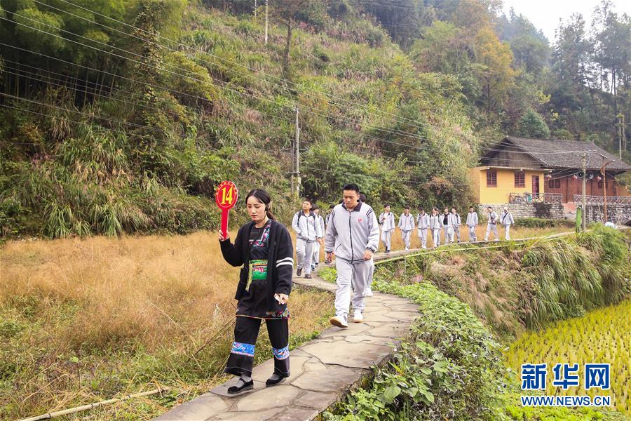 （在習(xí)近平新時(shí)代中國(guó)特色社會(huì)主義思想指引下——新時(shí)代新作為新篇章·習(xí)近平總書記關(guān)切事·圖文互動(dòng)）（3）精準(zhǔn)扶貧7年，十八洞村“長(zhǎng)”出10余種新職業(yè)