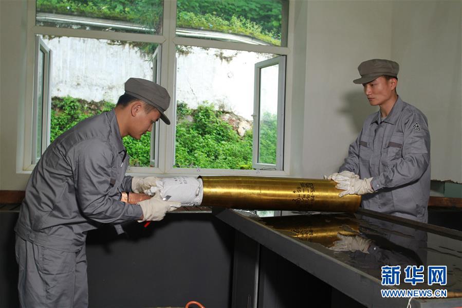 （在習(xí)近平強(qiáng)軍思想指引下·我們?cè)趹?zhàn)位報(bào)告·圖文互動(dòng)）（2）牢記統(tǒng)帥囑托  做刀尖上的舞者——記聯(lián)勤保障部隊(duì)某報(bào)廢武器彈藥銷毀站參謀長陳雪禮