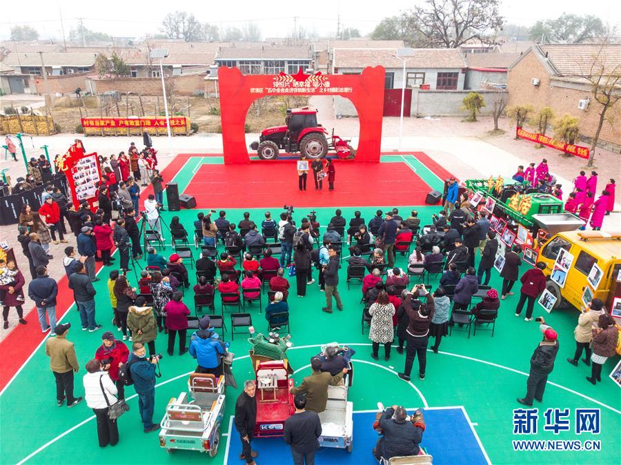 （五中全會精神在基層·圖文互動）（1）天津、福建、廣東、云南等地創(chuàng)新形式讓黨的十九屆五中全會精神“飛入尋常百姓家”