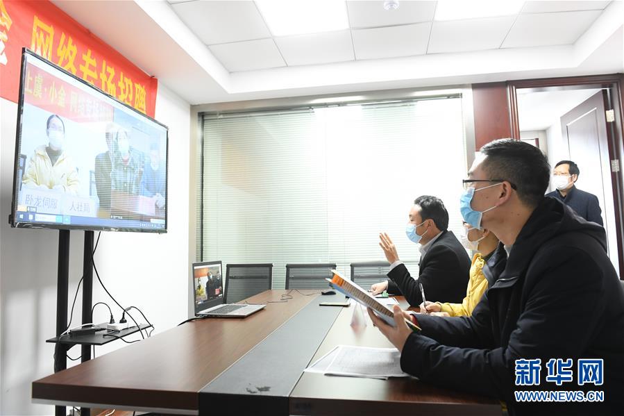 （新華全媒頭條·圖文互動(dòng)）（18）從人民中汲取磅礴力量——習(xí)近平總書(shū)記同出席2020年全國(guó)兩會(huì)人大代表、政協(xié)委員共商國(guó)是紀(jì)實(shí)