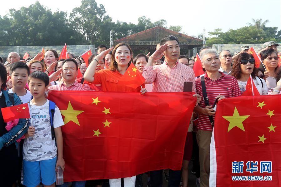 （圖文互動）（1）“我和我的祖國，一刻也不能分割”——解放軍駐香港部隊與市民共同慶祝國慶70周年見聞