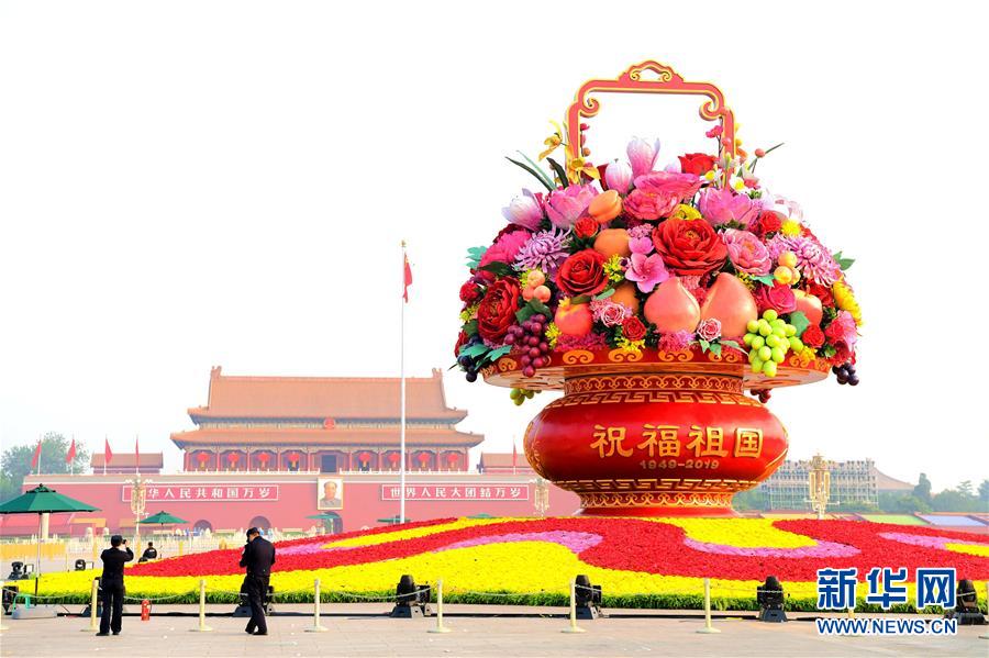 （圖文互動）（2）7小時組裝！18米高巨型“花果籃”亮相天安門廣場