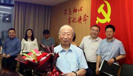 新黨員陳振新：“雖已耄耋，紅心向黨！”