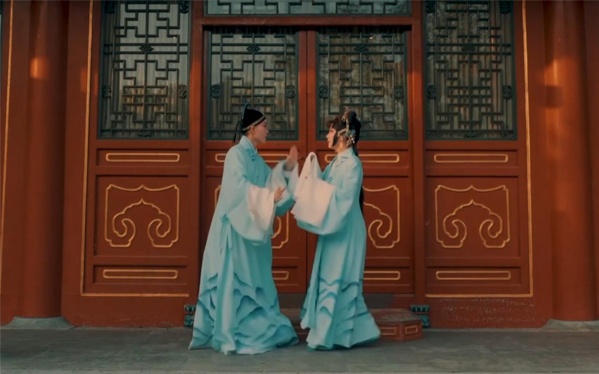 如花美眷，似水流年，說(shuō)的是戲中詞，道的是人間情