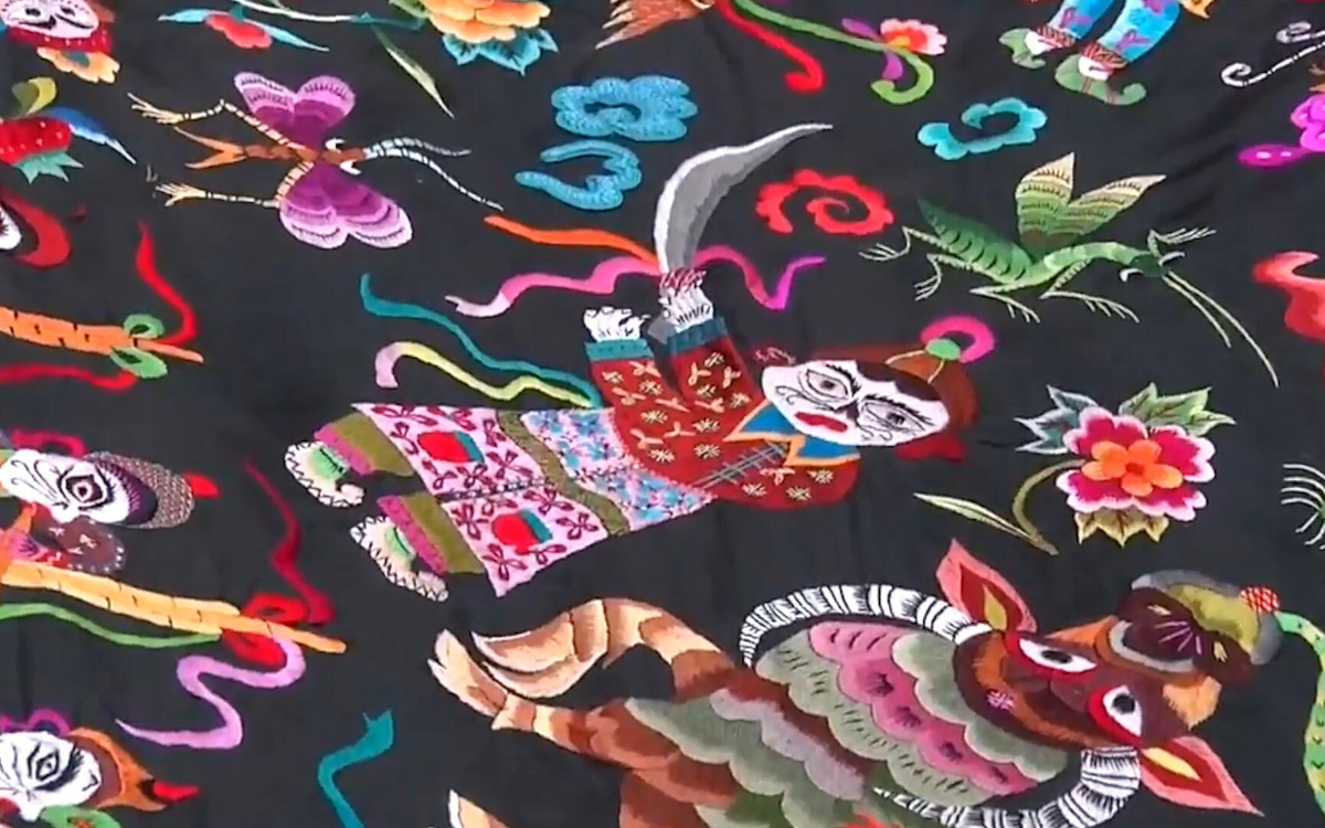 苗繡繡品慢慢得到市場認(rèn)可，回鄉(xiāng)的繡娘逐漸多了起來