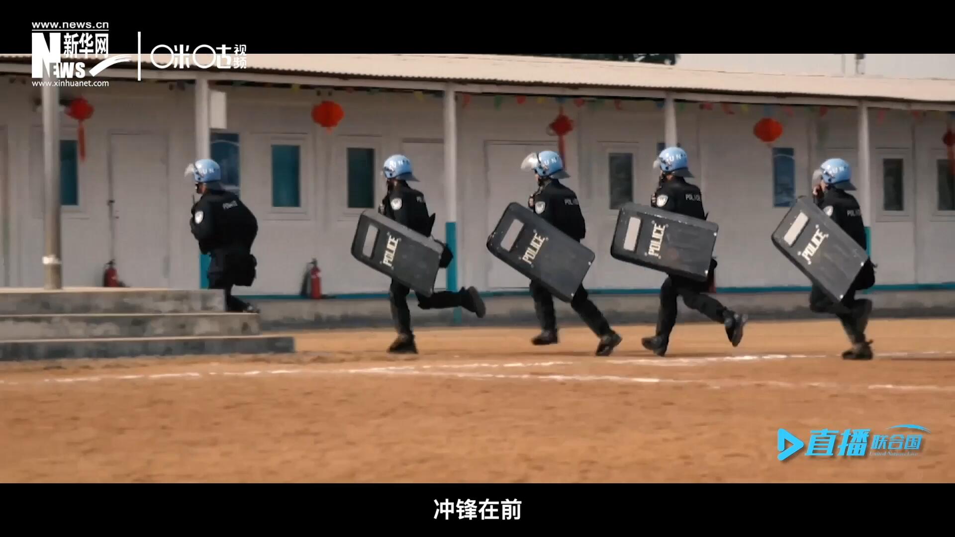 有這樣一支隊伍，他們不畏艱險，沖鋒在前，頭戴藍(lán)盔，為和平而戰(zhàn)，他們的名字叫做聯(lián)合國維和部隊。