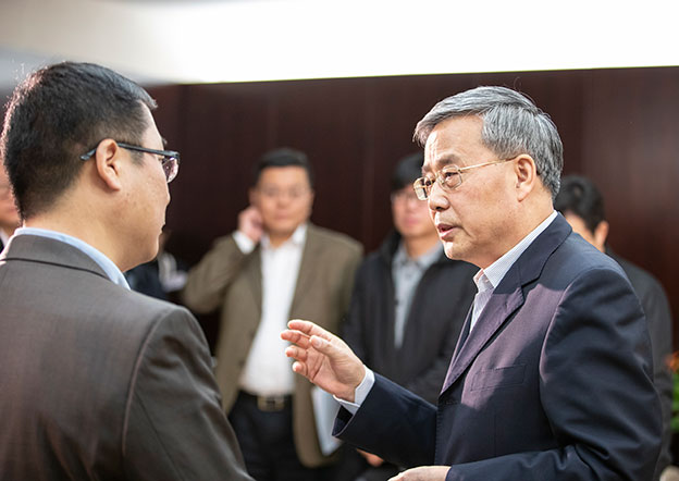 讓銀行業(yè)金融機(jī)構(gòu)愿意做、能夠做、也會(huì)做民營(yíng)企業(yè)業(yè)務(wù)