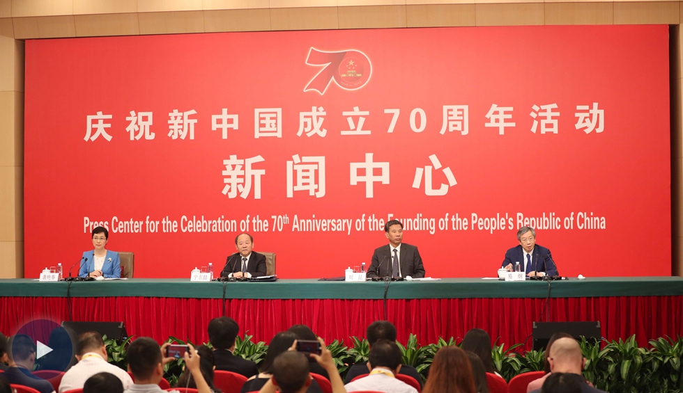 以新發(fā)展理念為引領(lǐng)，推進(jìn)中國經(jīng)濟(jì)平穩(wěn)健康可持續(xù)發(fā)展