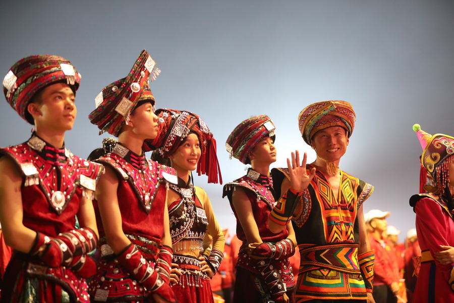 好兒好女好家園，齊心奔小康，共圓中國夢