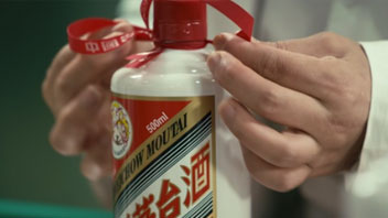 “抱團(tuán)松動(dòng)”！機(jī)構(gòu)慌了？有人急忙賣(mài)茅臺(tái)，有人連夜看周期