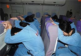 系好安全帶，記住安全門